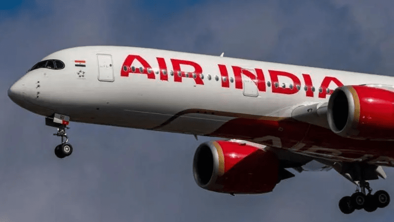   एयर इन्डियाका तीन अधिकारीहरूलाई हटाउन आदेश