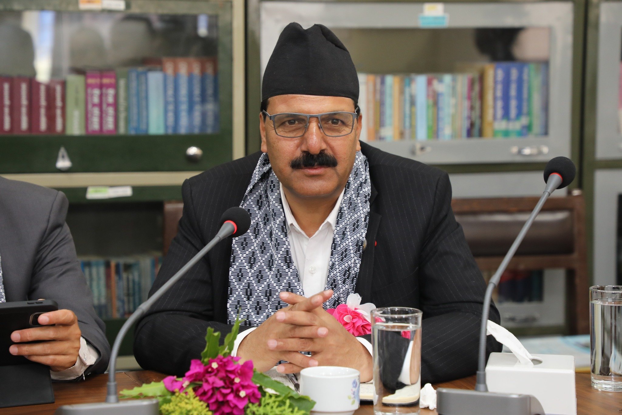   माओवादीको कांग्रेसलाई कडा जवाफ : हामी कायर भए ‘बहादुर’हरू किन जुकोजस्तै सरकारमा टाँसिएको ?