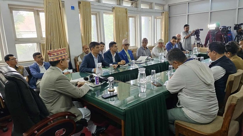  हिमाल जोगाउन २० वर्षसम्म एक महिने ‘सगरमाथा वृक्षरोपण महाअभियान’