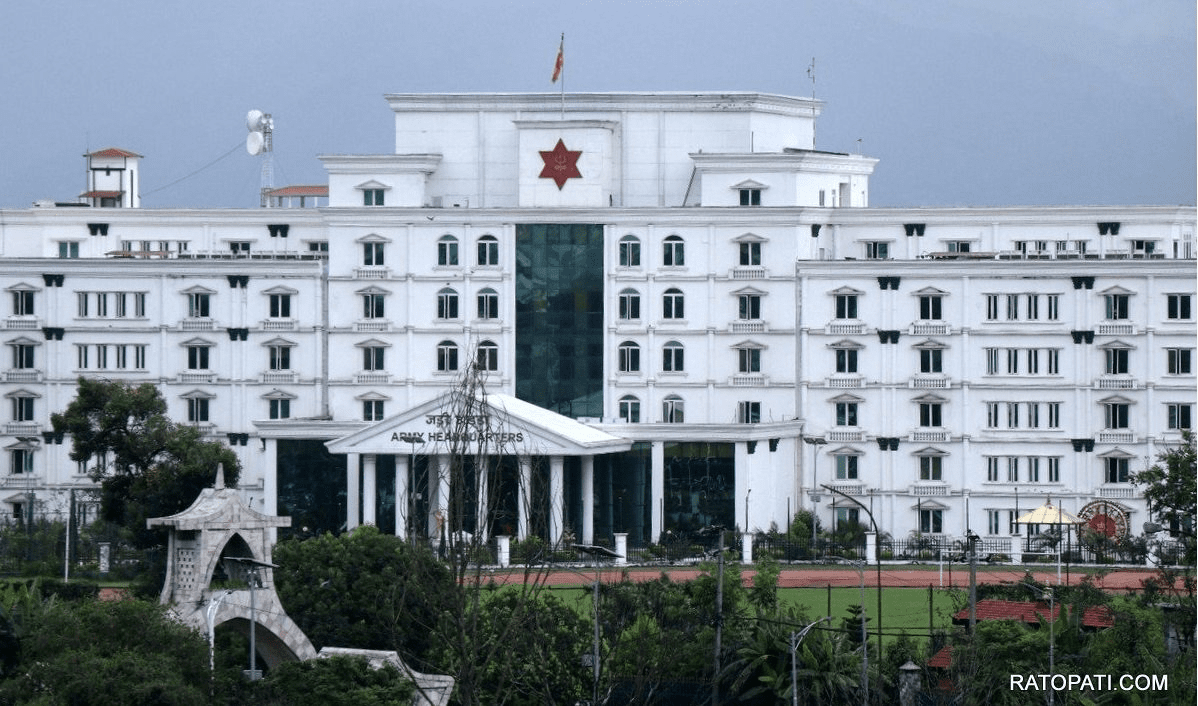   सेनाका सहायक रथी खड्का र मेजर कार्की बर्खास्त