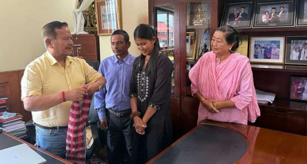   इँटाभट्टमा हुर्किएकी गोमाको डाक्टर बन्ने सपना साकार पार्दै मीनबहादुर गुरुङ