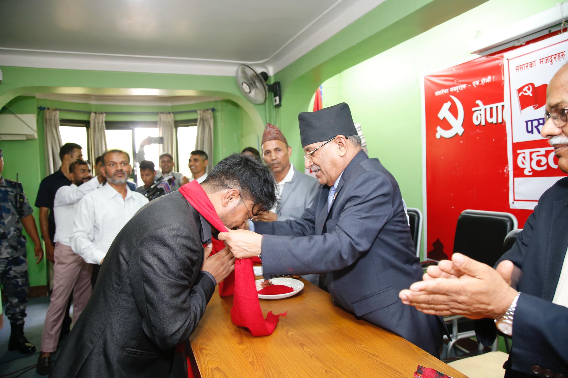   कलाकार बाबा पाख्रिन माओवादीमा प्रवेश