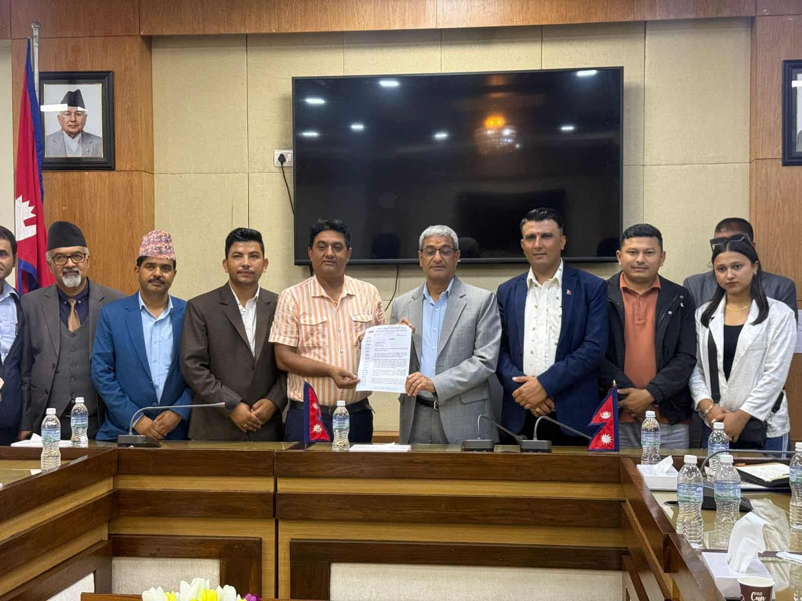   छाडा गीत गाउनेलाई साइबर ब्युरोले एक्सन लिने
