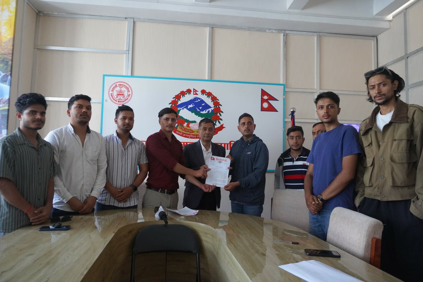 काठमाडौँमा कक्षा ११ भर्ना प्रक्रियामा ढिलासुस्ती र शुल्क बेथिति विरुद्ध नेविसंघले बुझायो ज्ञापन