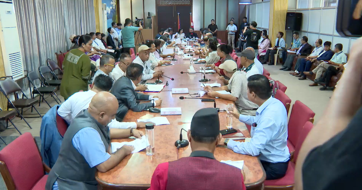   १ मिनेटको कार्यपालिका : बालेनले २३ एजेण्डा छोएनन्, गुरागाइँलाई सम्बोधन गरेनन्