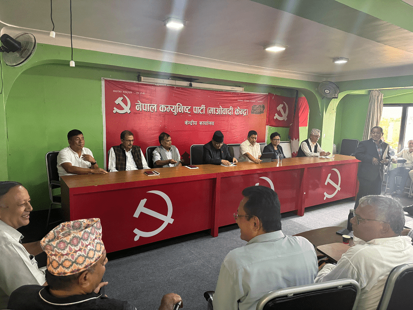   पेरिसडाँडामा माओवादी पदाधिकारी बैठक