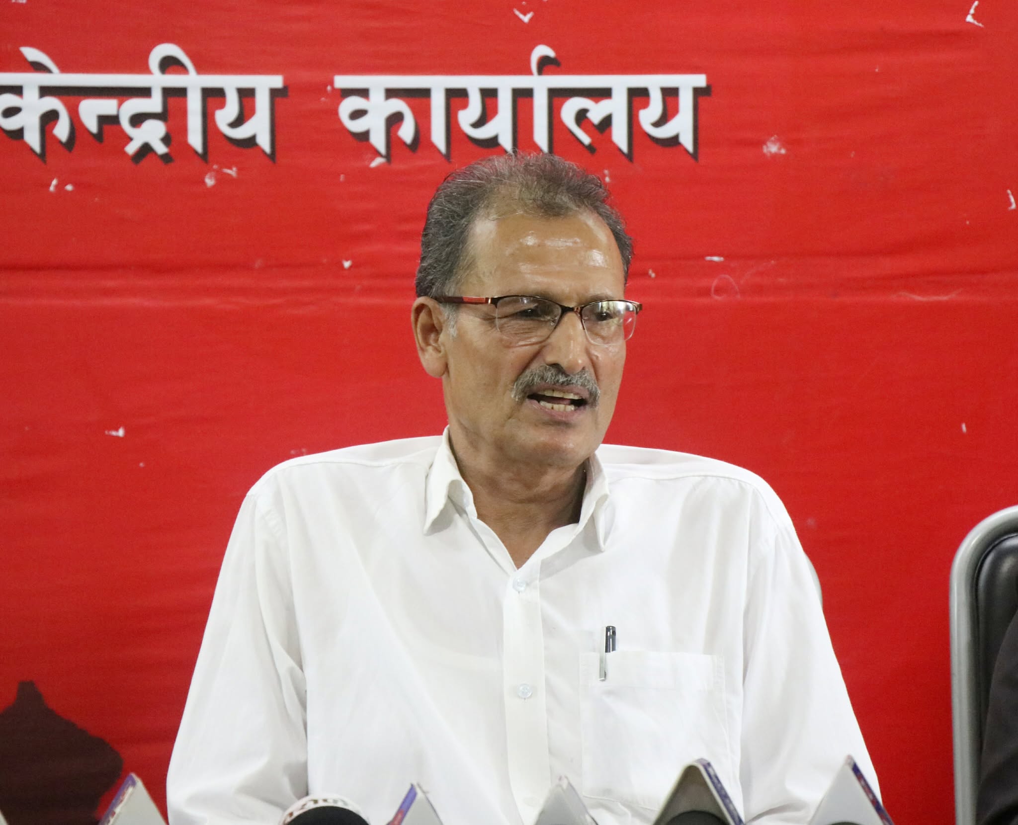   जनार्दन शर्माले  बैठकको माइन्युटमा सही गर्छु भन्नुभएको छ : अग्नि सापकोटा