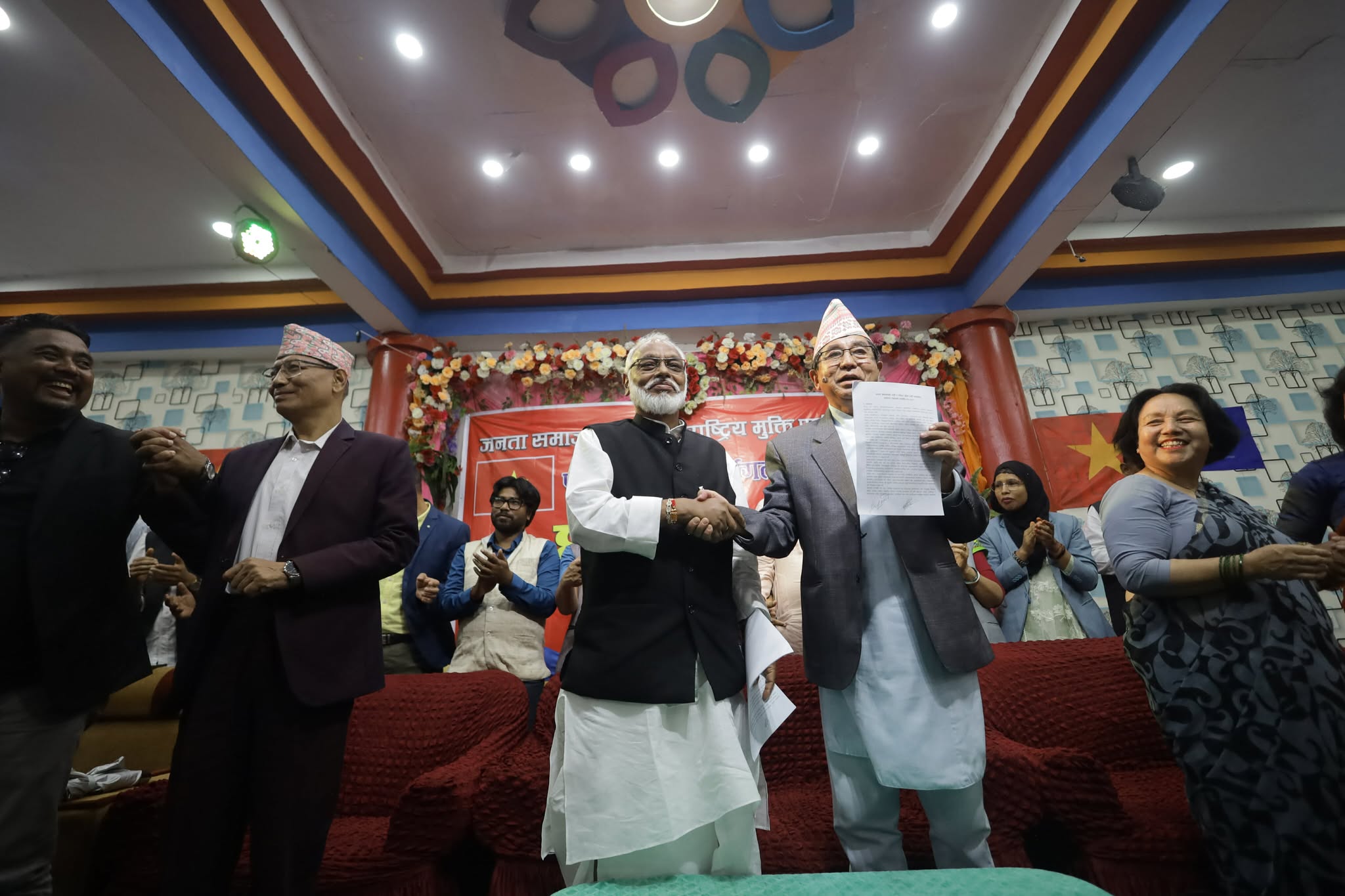   अशोक राई र राजेन्द्र महतोबिच कार्यगत एकताका लागि हस्ताक्षर