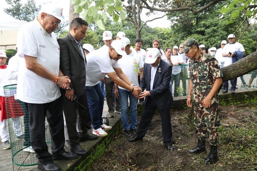   हीरक जयन्तीमा चेम्बरको हरियाली सङ्कल्प : गौशालास्थित भण्डारखालमा वृक्षारोपण