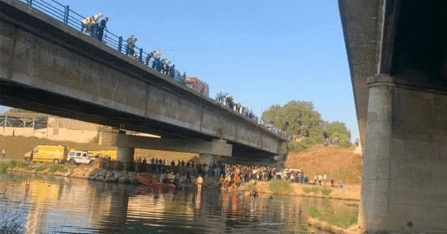   अल्जेरियामा बस नदीमा खस्यो, १८ जनाको मृत्यु