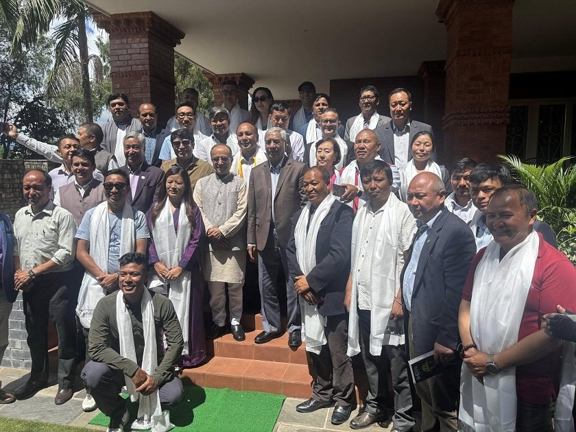  पर्वतारोहण सङ्घका नवनिर्वाचित पदाधिकारीलाई देउवाले दिए बधाई