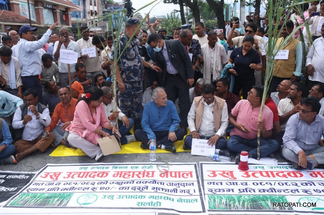   उखु किसानको आन्दोलनमा पूर्वप्रधानमन्त्री भट्टराईको ऐक्यबद्धता