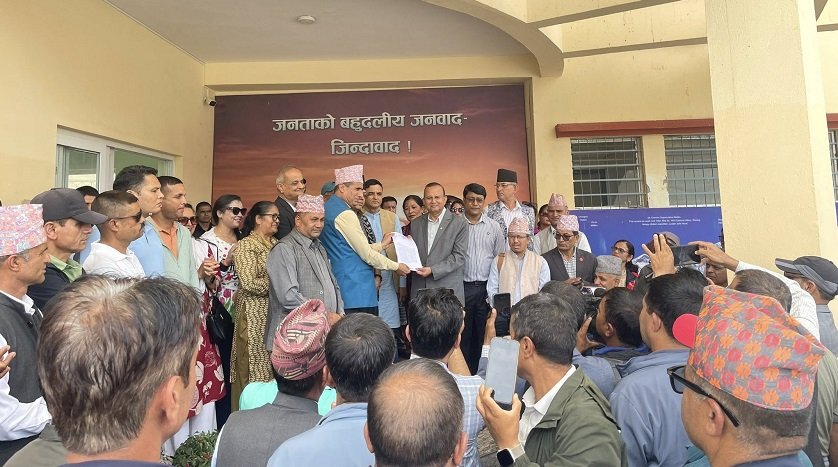   नेपाल शिक्षक महासङ्घले बुझायो एमालेलाई ध्यानाकर्षण पत्र