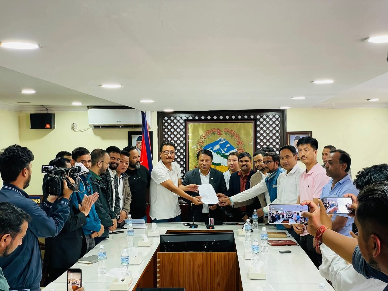   कार्यवाहक प्रधानमन्त्रीलाई संयुक्त विद्यार्थी संगठनले गरायो ९ बुँदे ध्यानाकर्षण