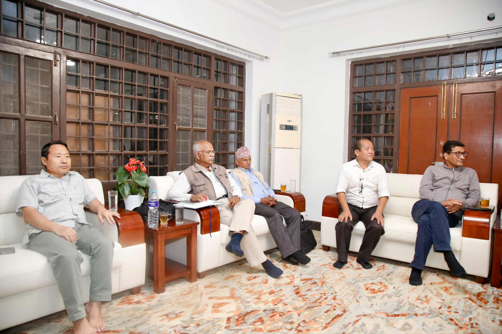 विपक्षी दलहरूको बैठक रास्वपाले बहिस्कार गरेको हो ?