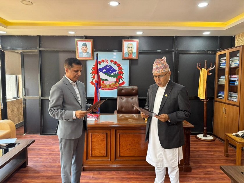   बिमा प्राधिकरणको अध्यक्षमा जनकराज शर्मा, एक वर्षमा आए पाँच अध्यक्ष