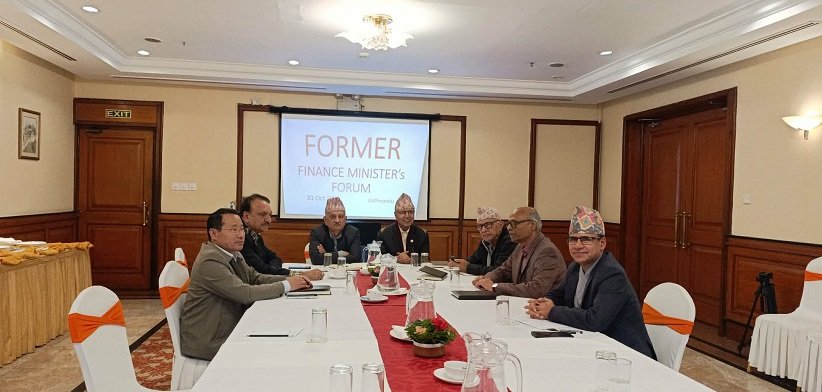   पूर्व अर्थमन्त्री फोरम बैठक : अर्थमन्त्री खनाल र गभर्नर पनि सहभागी