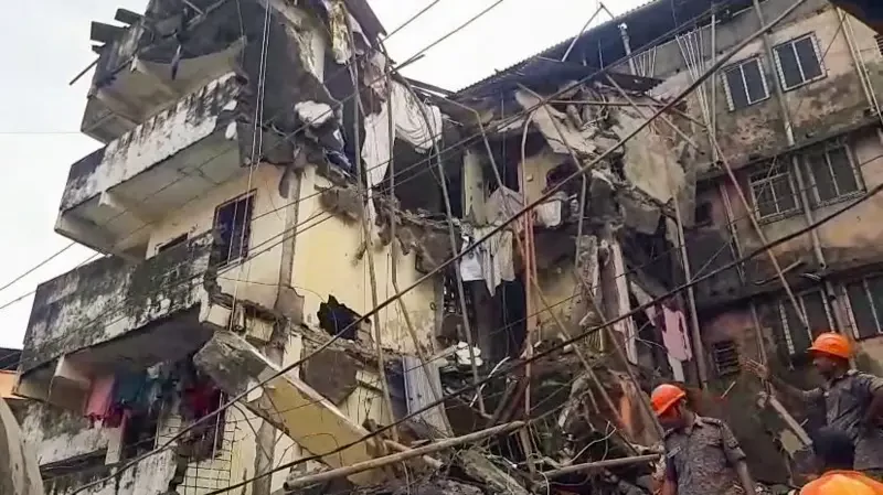   महाराष्ट्रको पालघरमा भवन भत्किँदा मृत्यु हुनेको सङ्ख्या १५ पुग्यो