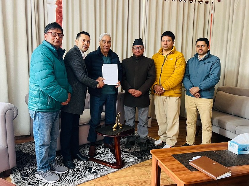   सम्मानजनक प्रतिनिधित्वको माग गर्दै पेसागत सङ्गठनले देउवालाई बुझाए ज्ञापन पत्र