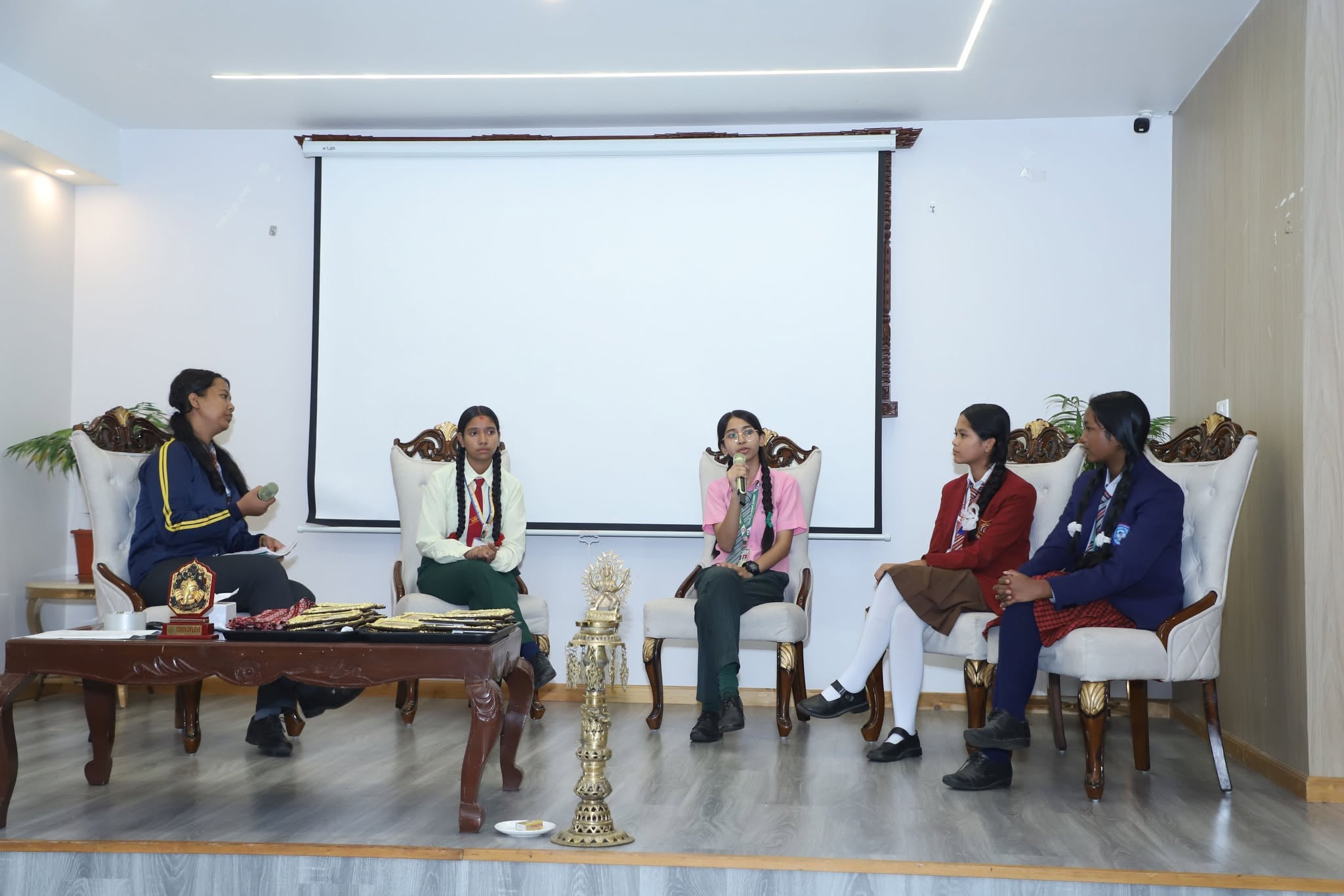 जब रोजिनालाई विद्यार्थीले सोधे – महिला वडाध्यक्ष हुन कत्तिको सहज छ ? (भिडियोसहित)
