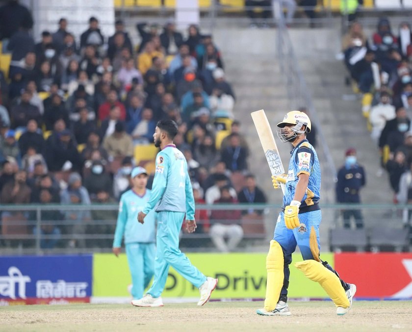   रासिदको बलमा डुम्रे आउट