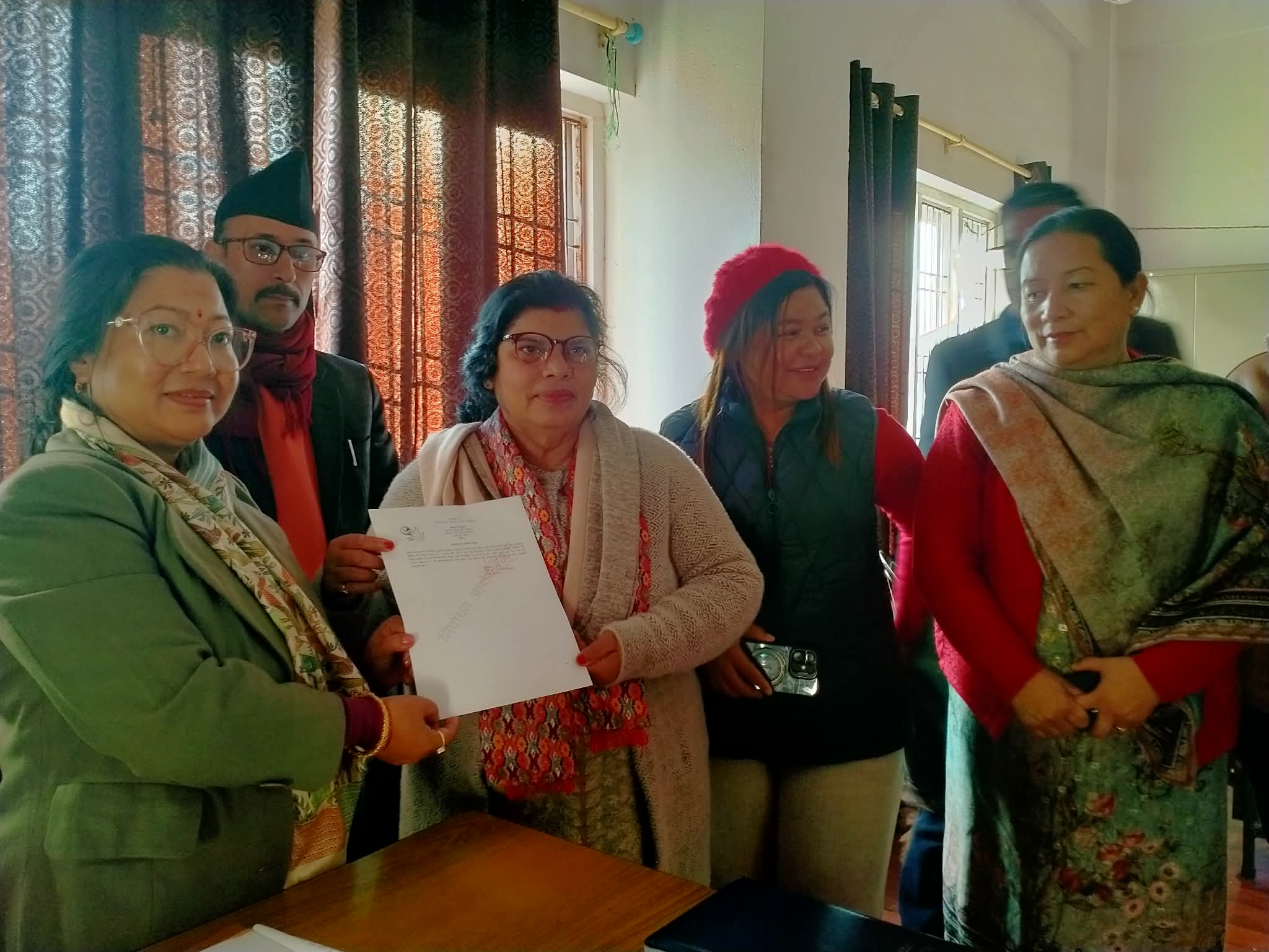 राष्ट्रिय सभा निर्वाचन : सरोज कुमारी झाद्वारा उम्मेदवारी दर्ता