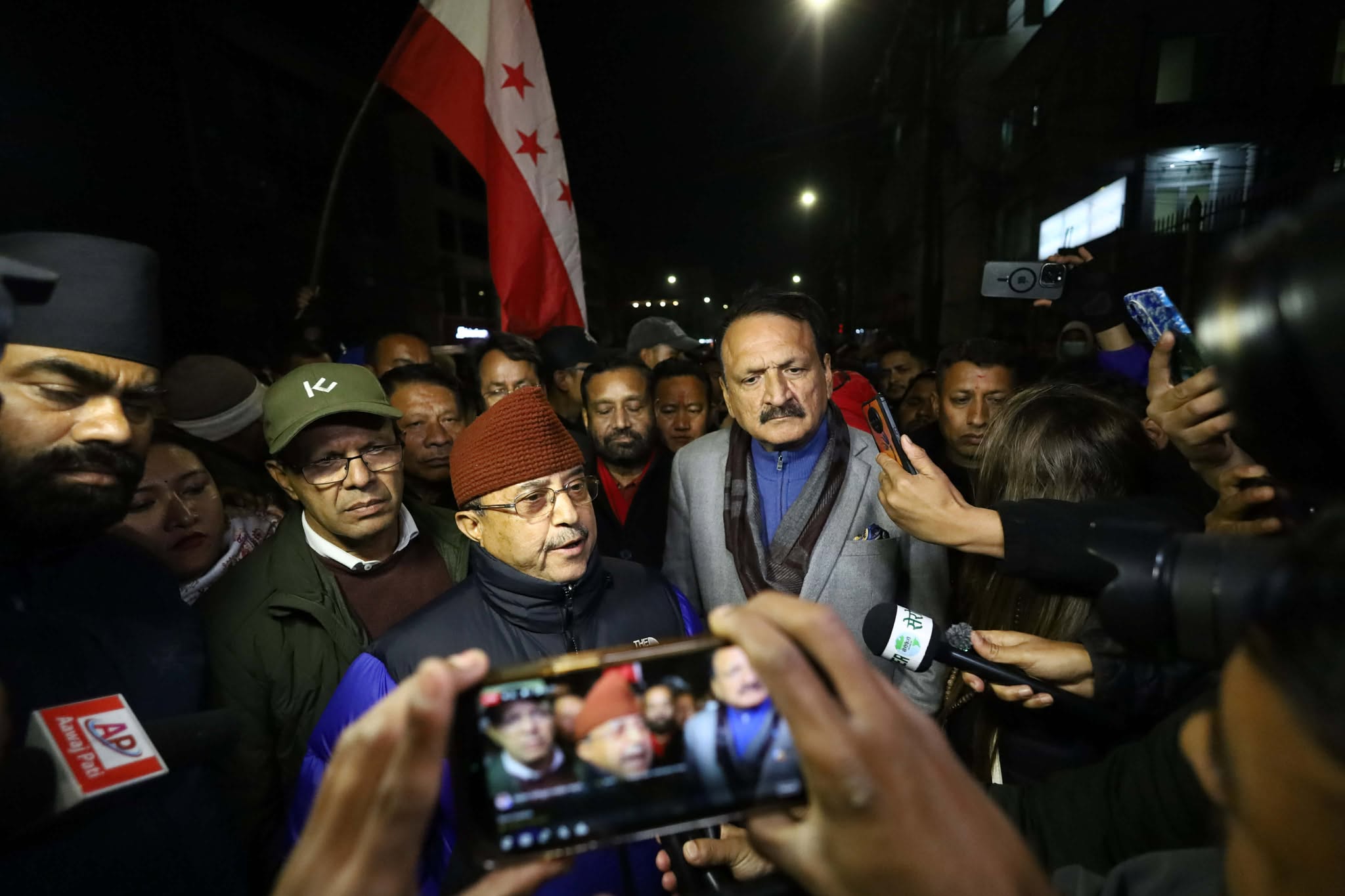 आयोग परिसरमा पुगे पूर्णबहादुर, भने–आयाेगकाे निर्णयविरूद्ध सबै लडाइँ लड्छाैँ