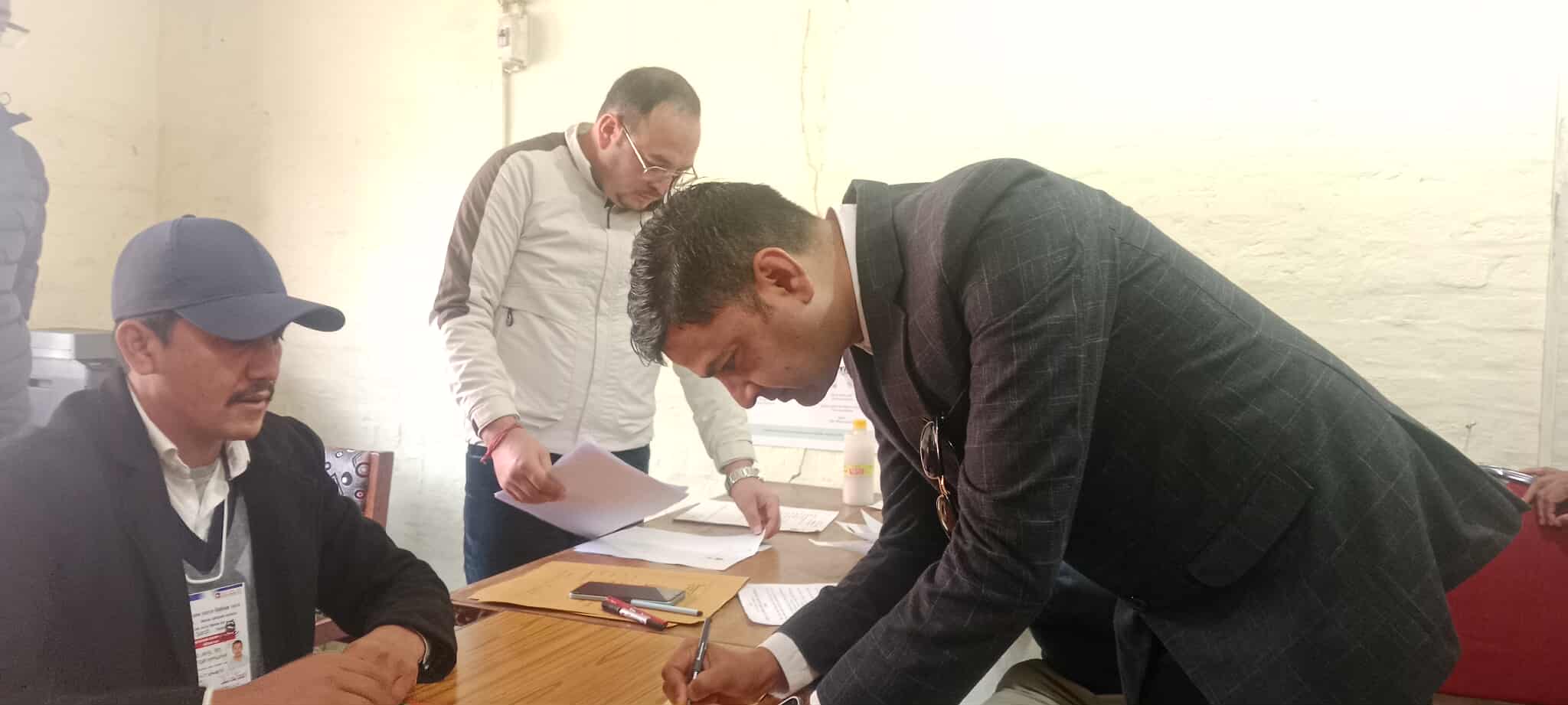   अधिवक्ता जनकराज पाठकले गरे कैलाली-५ मा स्वतन्त्र उम्मेदवारी दर्ता