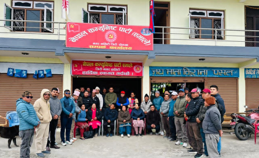  मतगणना नसकिँदै मतदाता भेटघाट अभियानमा दोलखाका पार्वत गुरुङ