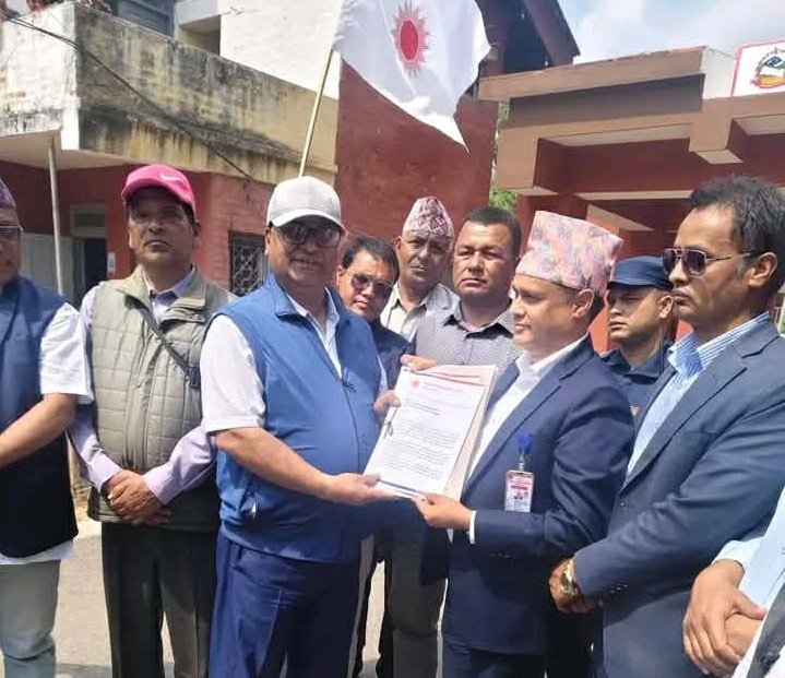 ओलीको गिरफ्तारीविरुद्ध एमाले सुर्खेतले बुझायो विरोधपत्र