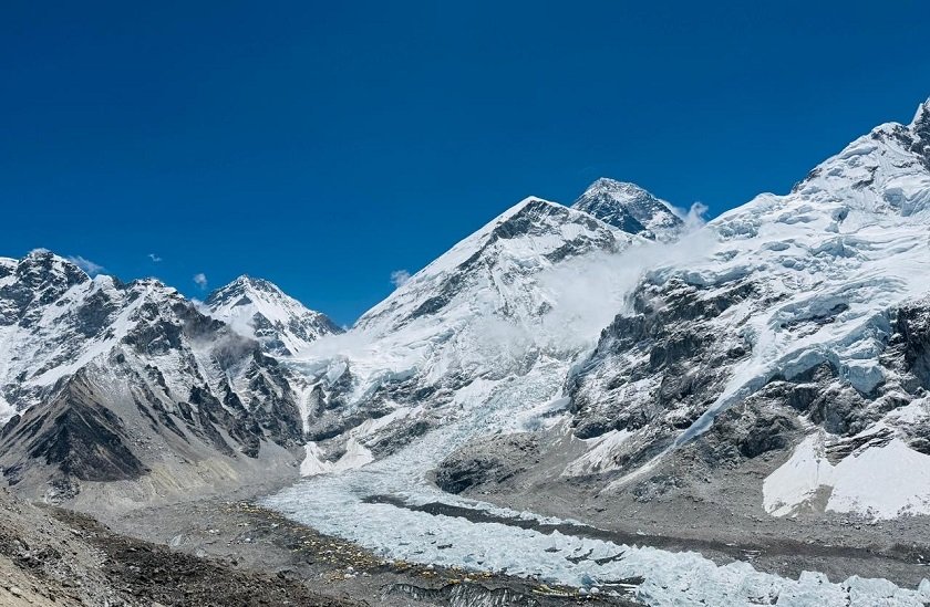 एकैदिन एकसय ३५ आरोही सगरमाथा शिखरमा