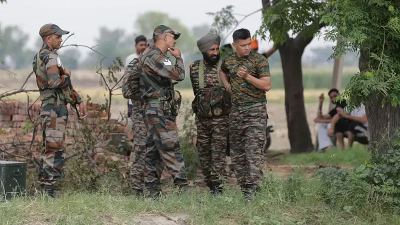 पाकिस्तानले सम्पूर्ण पश्चिमी सीमामा आक्रमण गरेको भारतीय सेनाको आरोप, पाकिस्तानद्वारा अस्वीकार