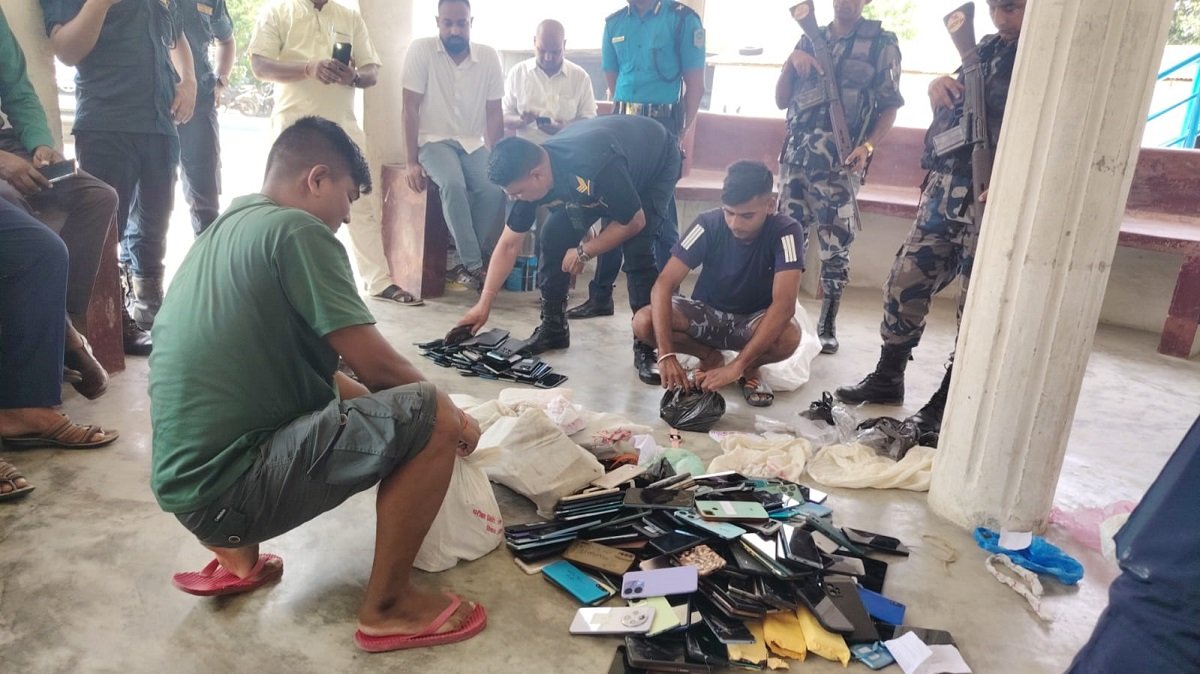 परीक्षामा जफत गरिएका मोबाइल नष्ट प्रकरण : अभिभावकले जनाए आपत्ति