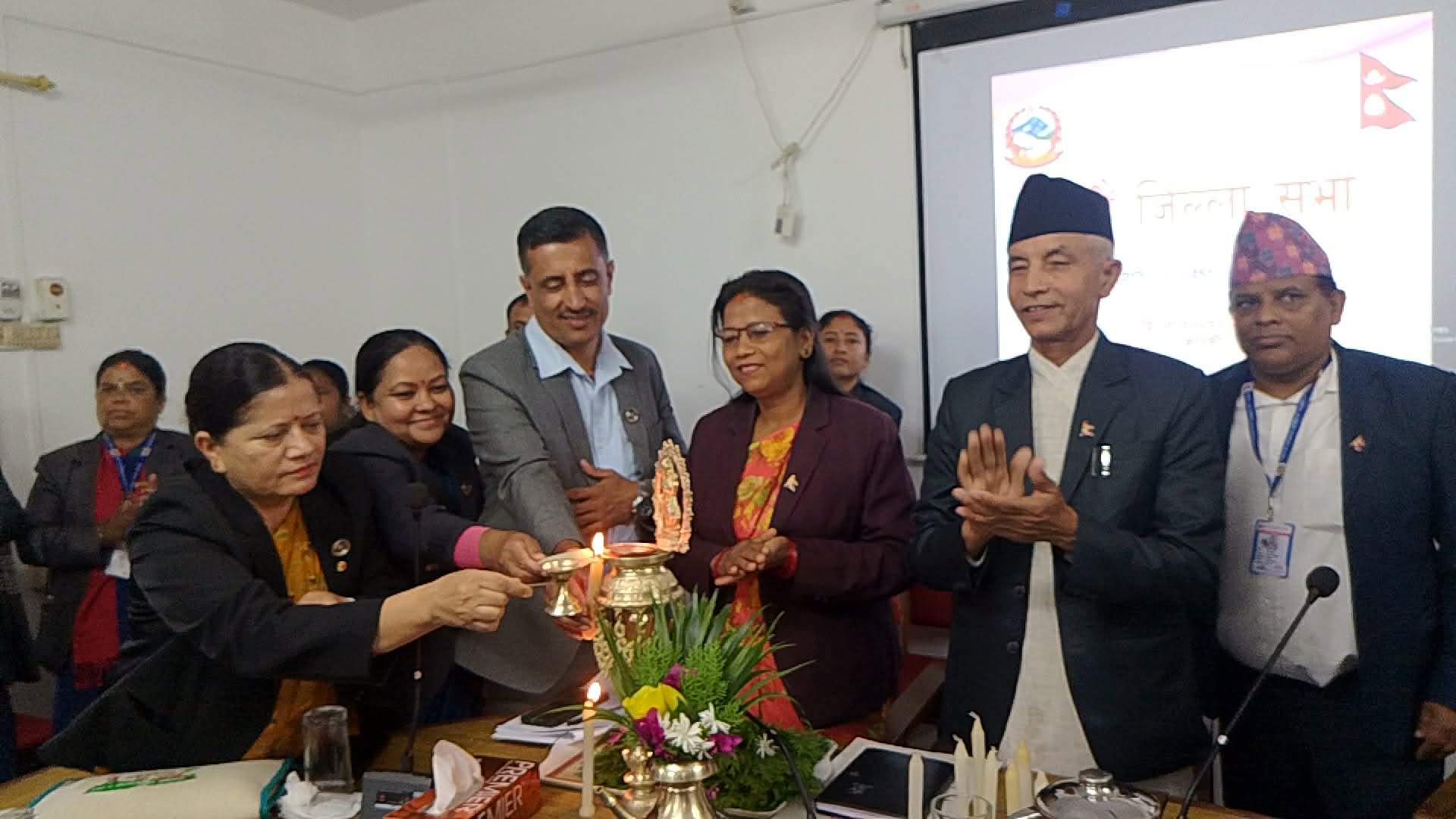 संविधान संशोधन गरेर जिससलाई अधिकार सम्पन्न बनाउन माग