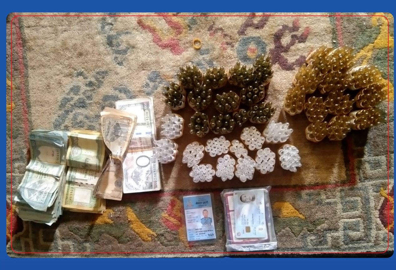 काठमाडौँको माकलबारीबाट लागु औषध र प्रहरीको नक्कली परिचयपत्रसहित युवक पक्राउ