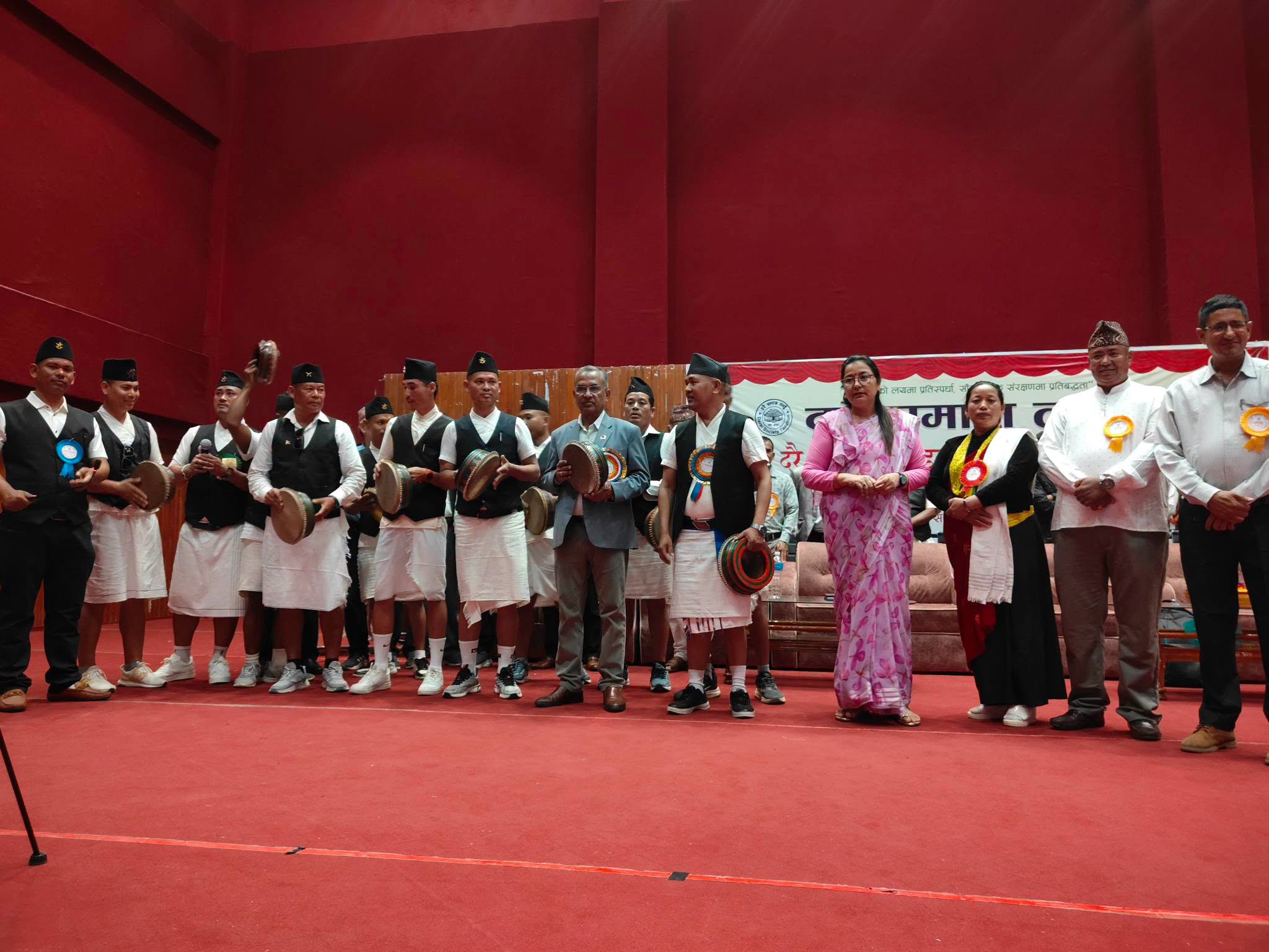 आधुनिकताका बिच आफ्नै मौलिकता जोगाउँदै दरै समुदाय