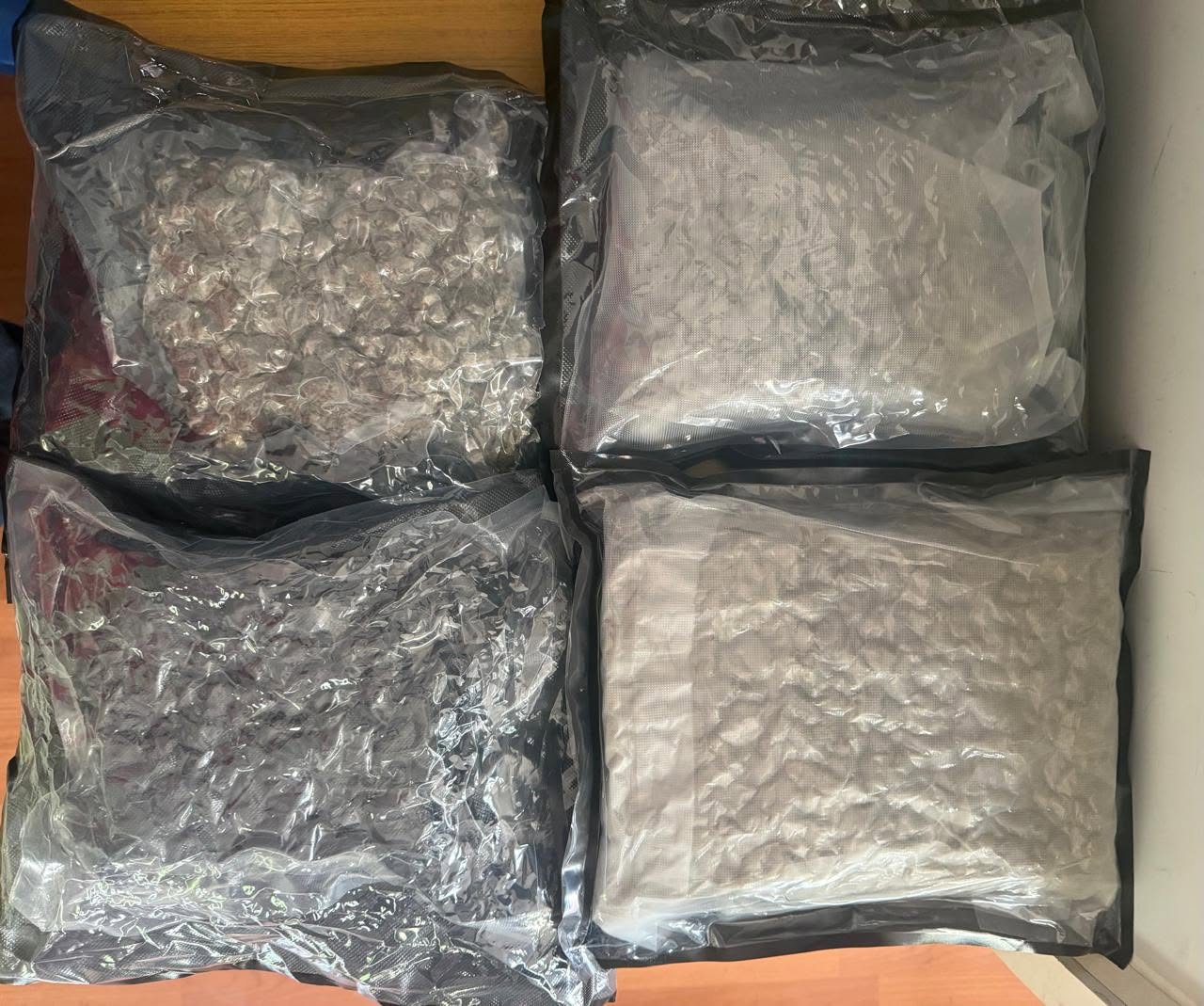 थाइल्याण्डबाट चक्लेटको प्याकेटमा लुकाएर गाँजा ल्याउने भारतीय नागरिक पक्राउ