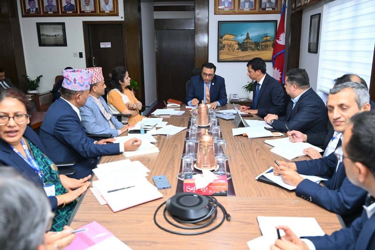 Finance Minister Urges Swift Resolution of Budgetary Policy and Legal Hurdles