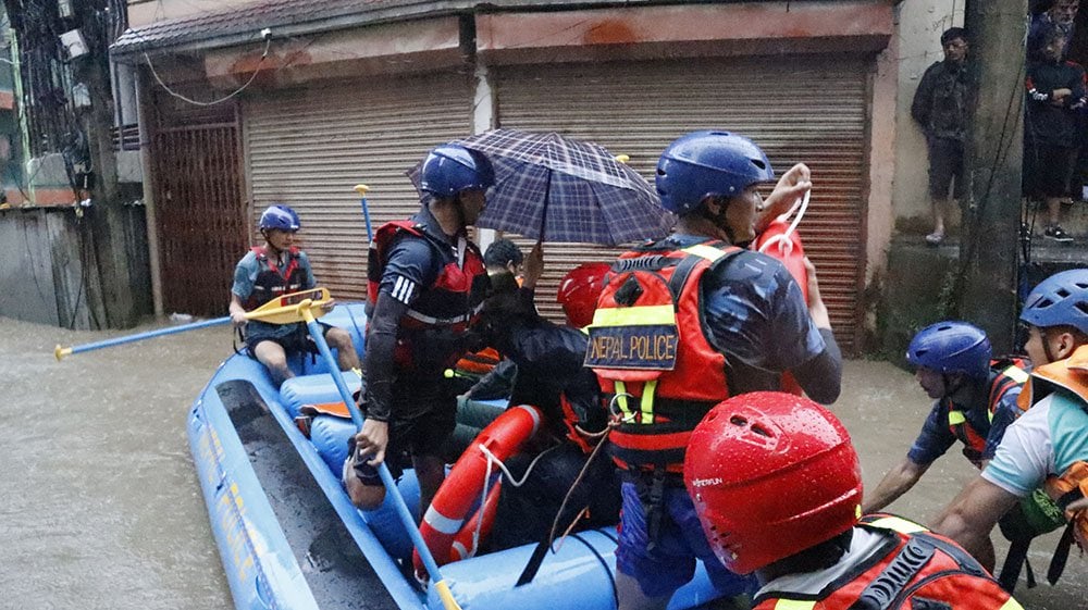 काठमाडौँ उपत्यकामा ११७ प्रहरीद्वारा ३८० जनाको उद्धार