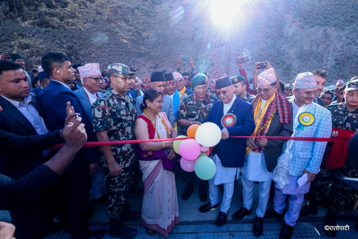 १० तस्बिरमा हेर्नुहाेस्  कर्णाली करिडोर र चुवाखोला बेलीब्रिज उद्घाटन