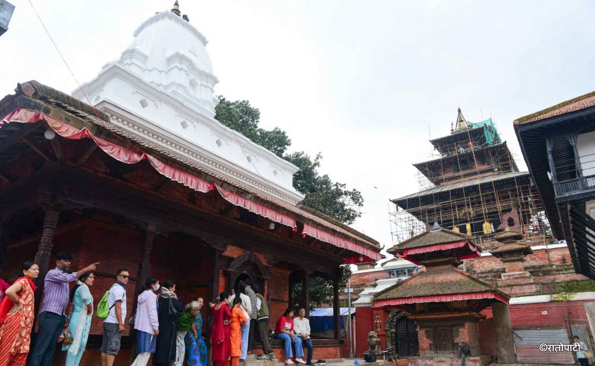   तस्बिरमा हेर्नुहोस् कागे अष्टमीको दिनमात्रै खुल्ने कागेश्वर महादेव मन्दिर