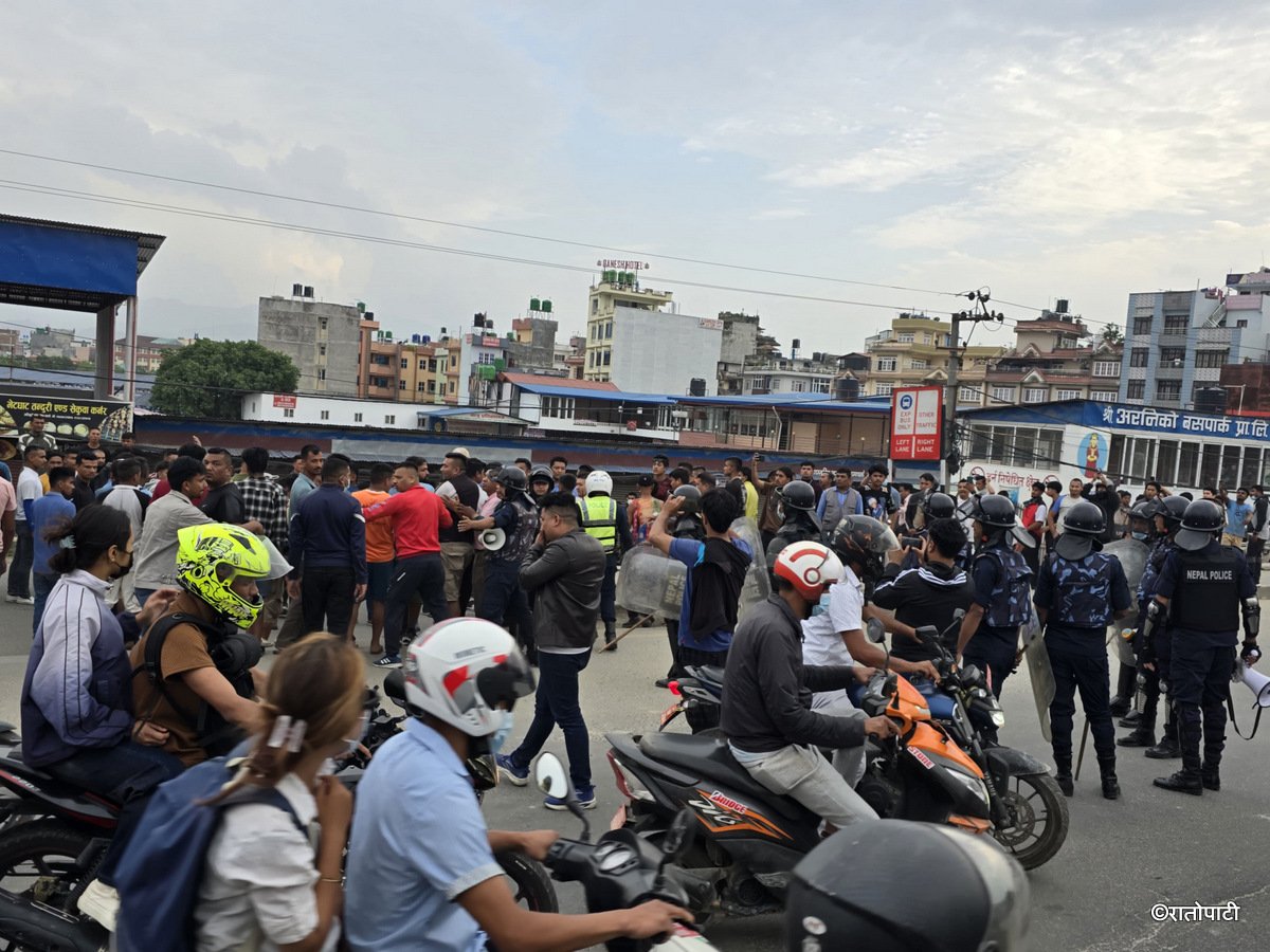 यातायात व्यवसायीद्वारा जडीबुटीमा तोडफोड