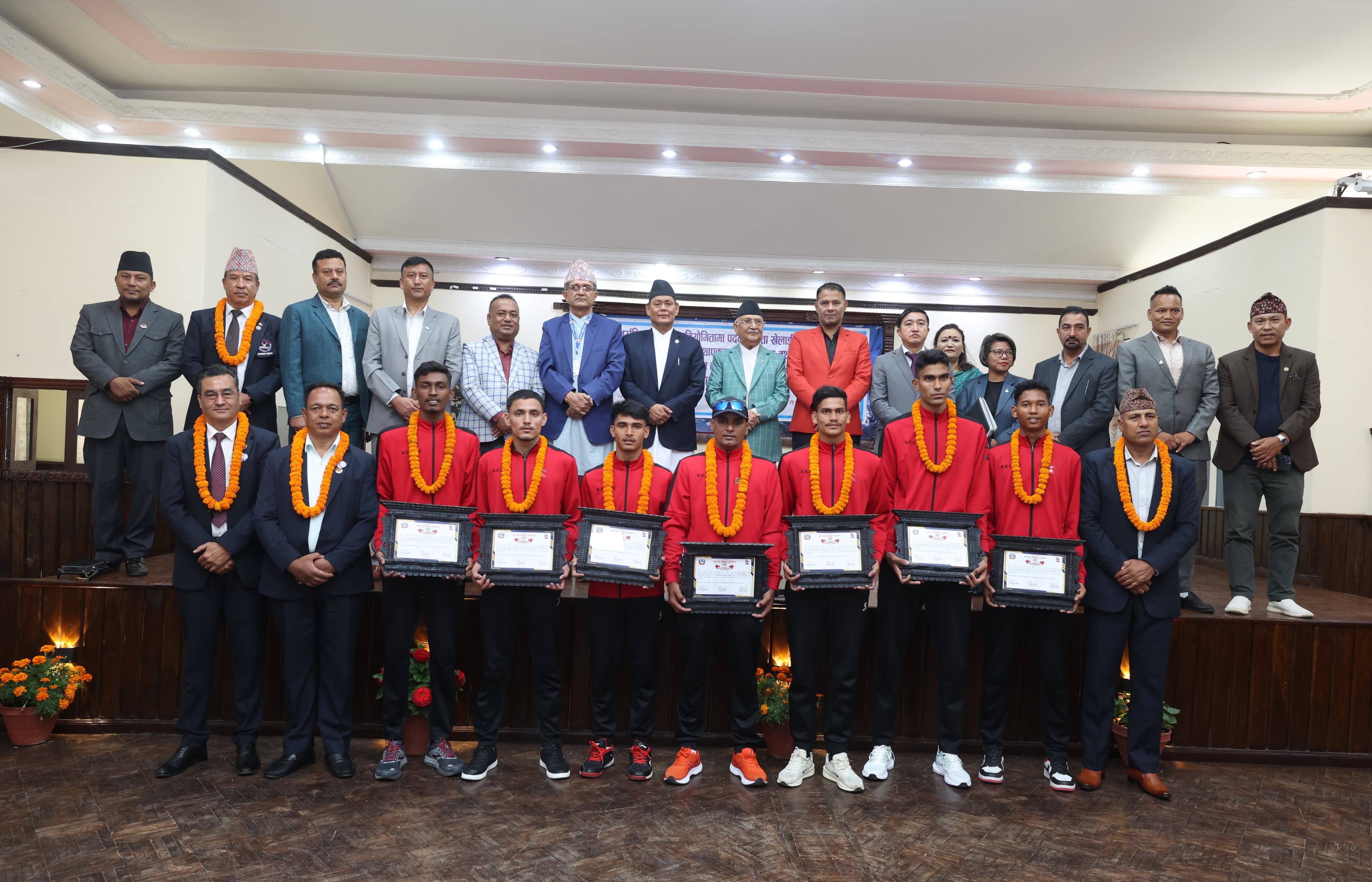   अन्तर्राष्ट्रिय प्रतियोगितामा पदक विजेता खेलाडीलाई प्रधानमन्त्रीद्वारा  पुरस्कार वितरण