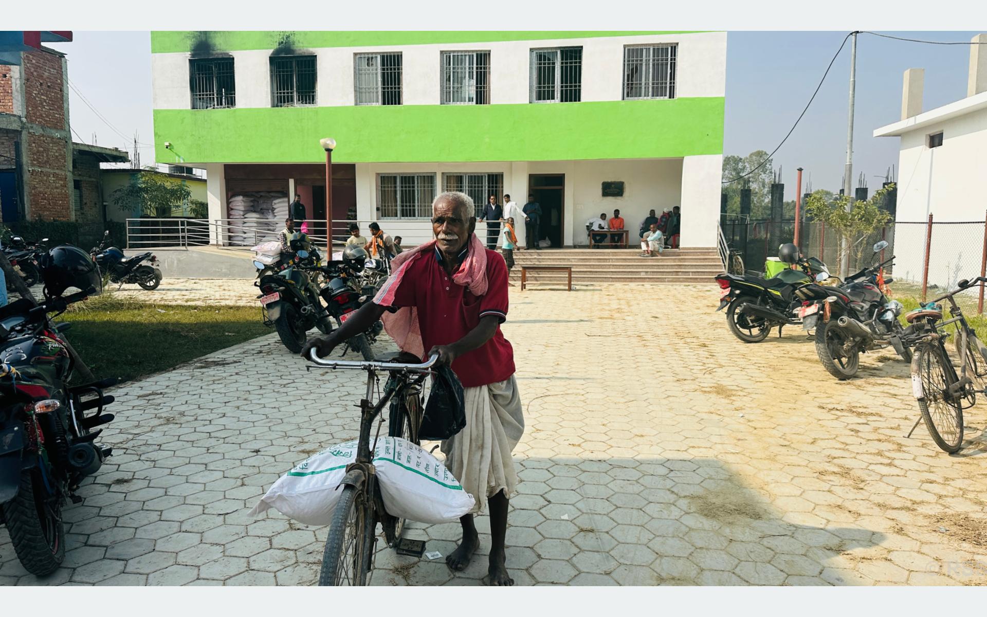 औरहीका किसानलाई अनुदानमा गहुँको बीउ वितरण