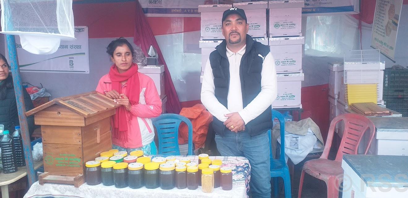   घार र मह बेचेर मनग्य आम्दानी