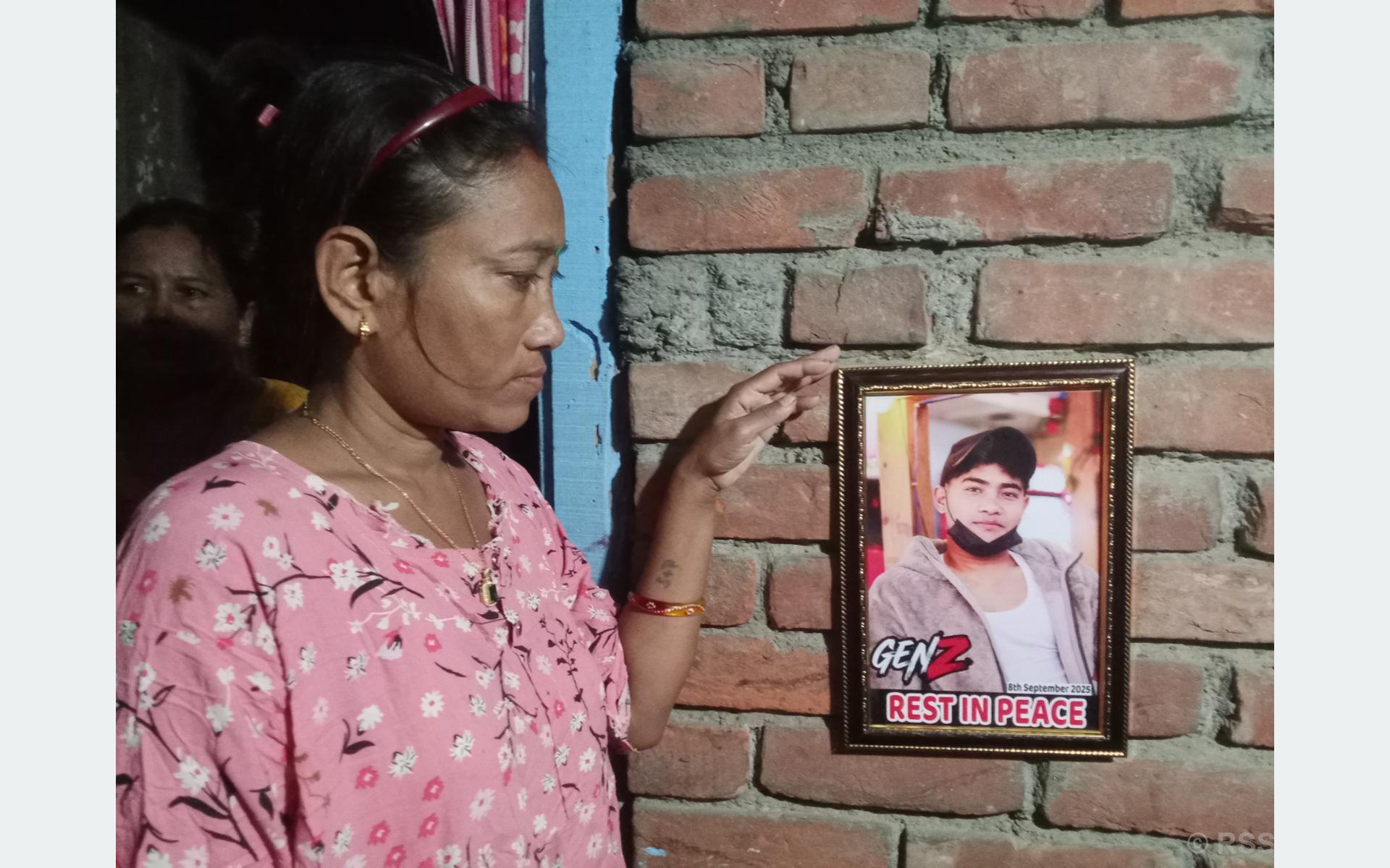   जेनजी आन्दोलनका सहिद : सरकारले जागिर लगाइदिने आशामा सहिदकी पत्नी मञ्जु