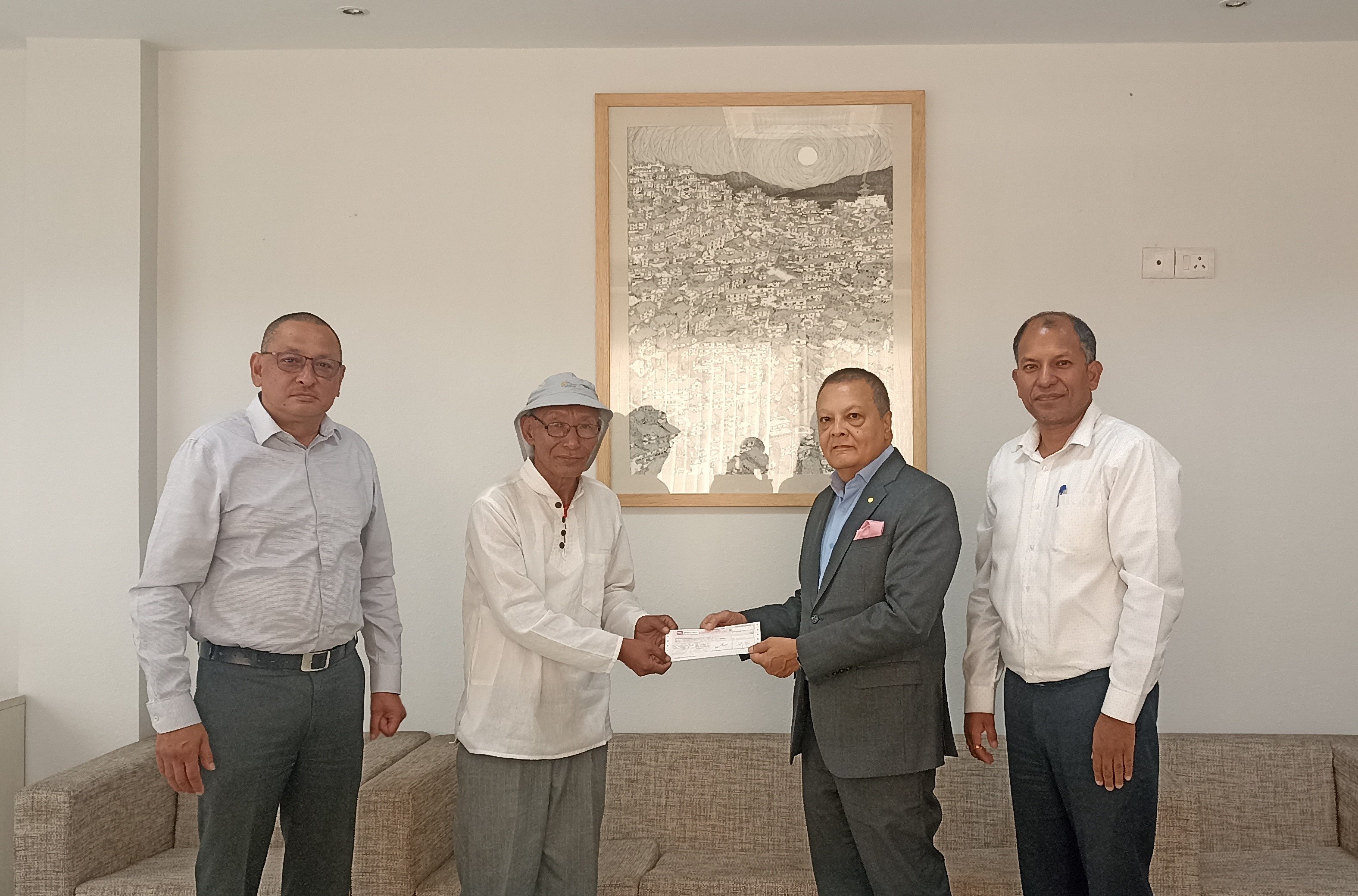 हिमालयन बैंकद्वारा आर्थिक सहयोग