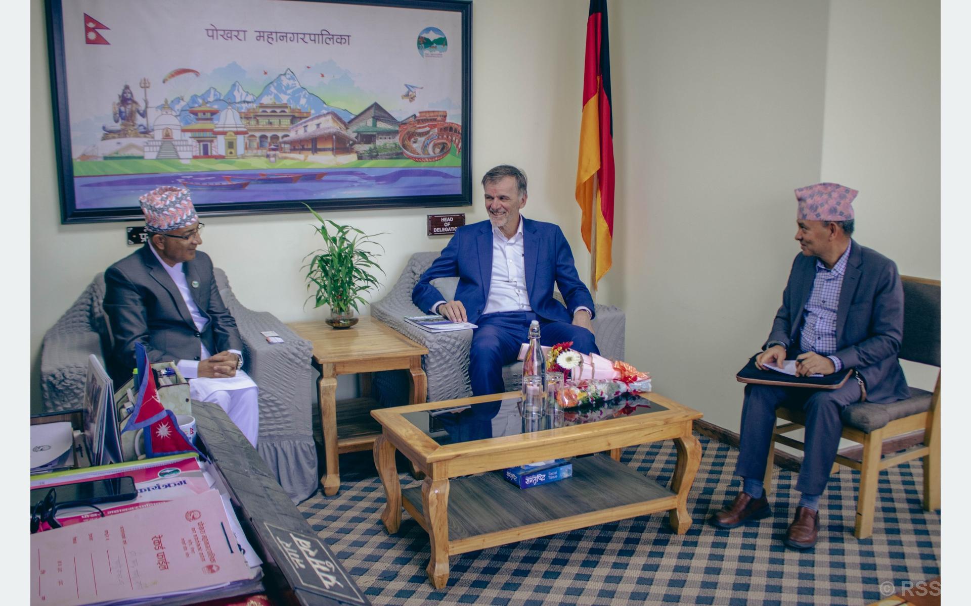   पोखरा महानगर प्रमुख आचार्य र जर्मन राजदूतबिच शिष्टाचार भेटवार्ता
