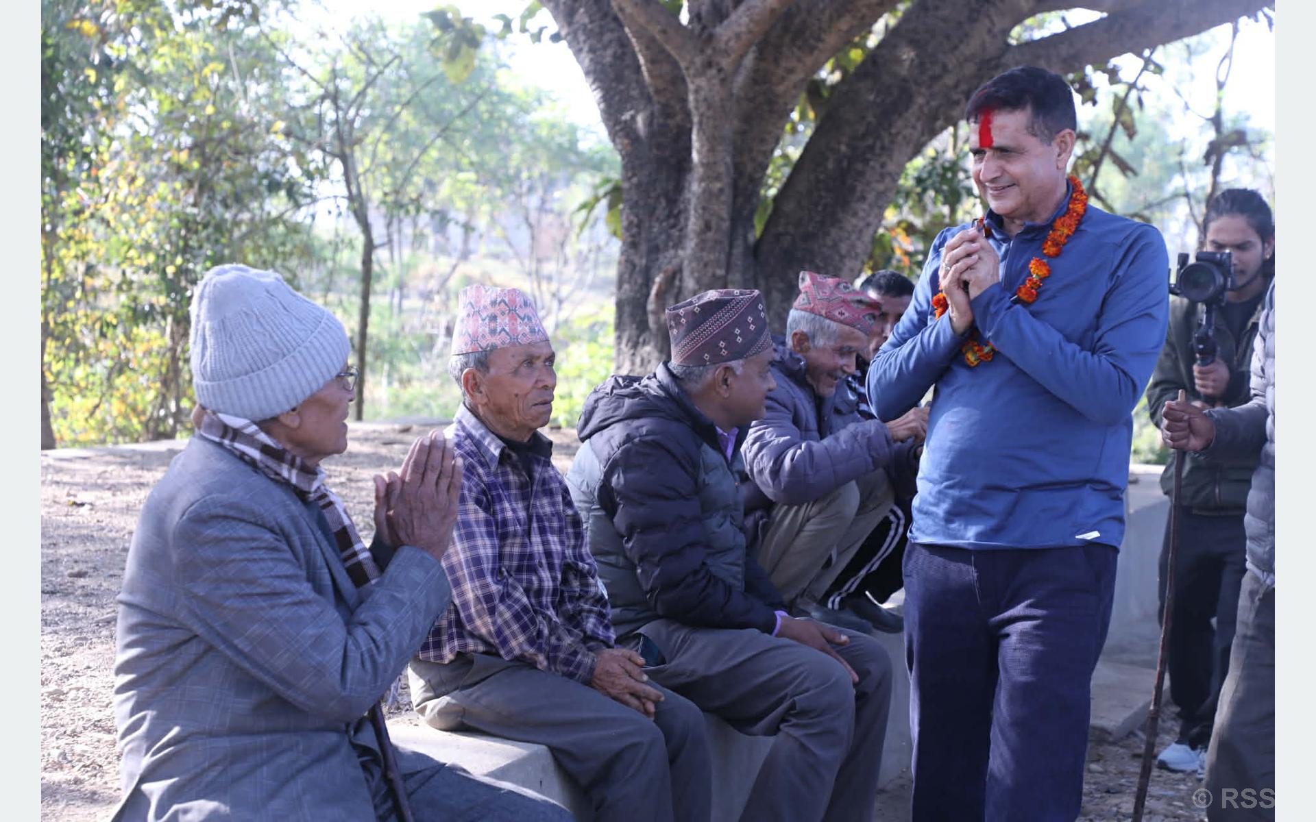 दाङमा चुनावी गर्मागर्मी: उम्मेदवारको आश्वासन होइन विकासको ग्यारेन्टी खोज्दै मतदाता