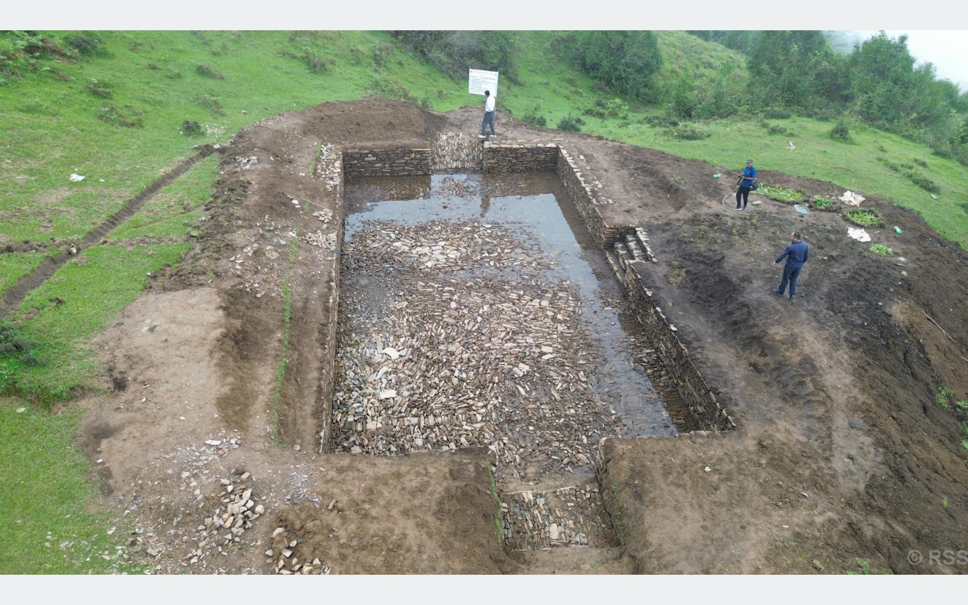 वन्यजन्तुका लागि भुल्के छोक्ला सामुदायिक वनमा पोखरी निर्माण